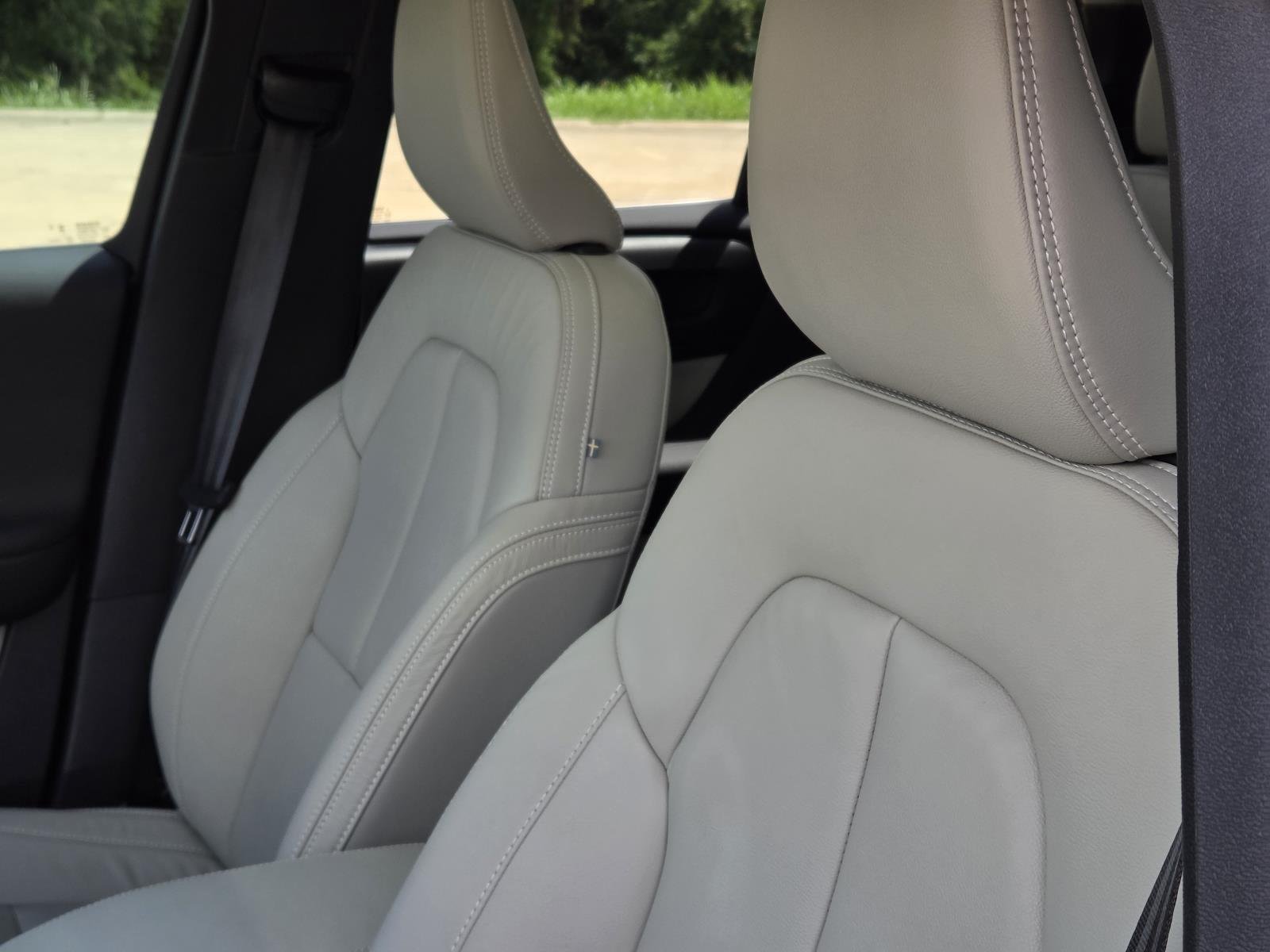 Used 2023 Sage Green Metallic Volvo Plus Bright Theme image 33