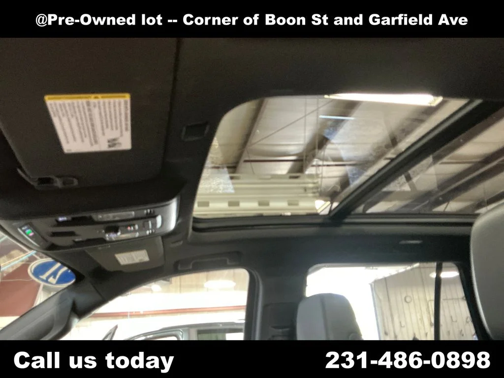 Used 2021 White Chevrolet Z71 image 13