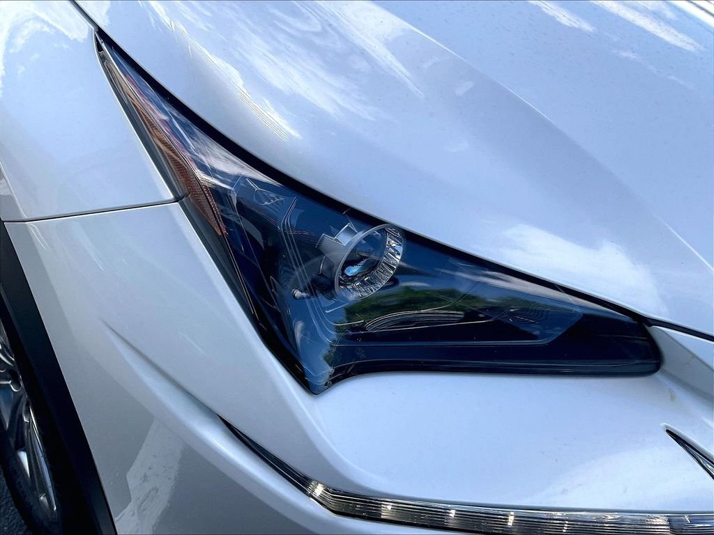 Used 2021 White Lexus 300h image 32
