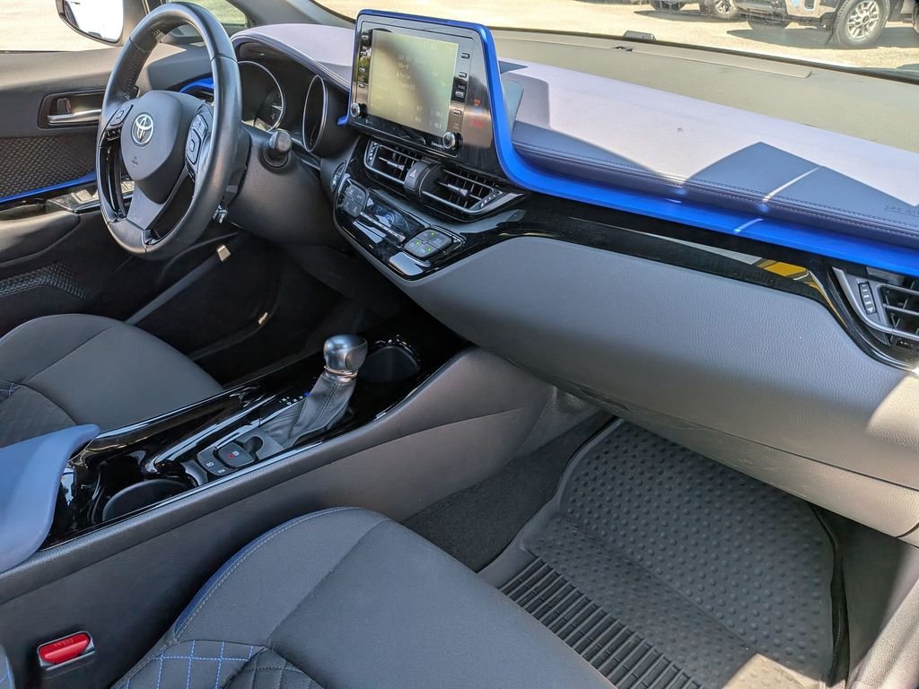 Used 2021 White Toyota XLE image 31