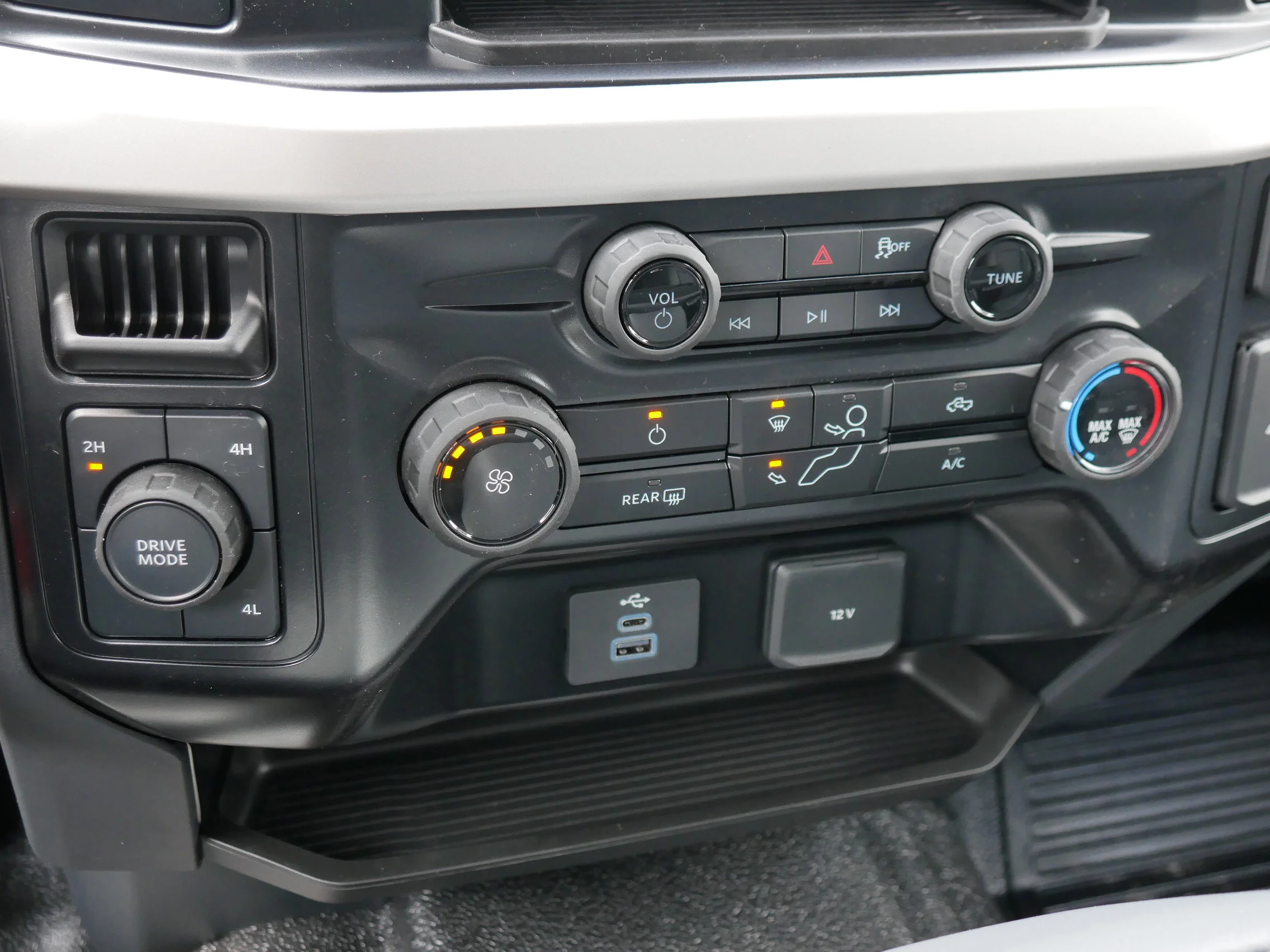 New 2025 Oxford White Ford XL image 15