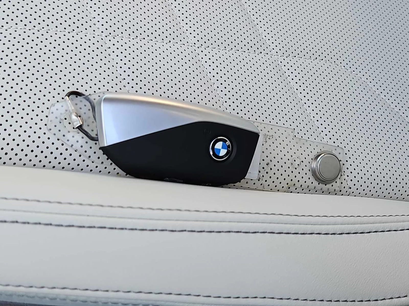 New 2026 White BMW xDrive28i image 33