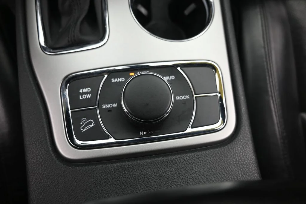 Used 2018 White Jeep Limited image 22