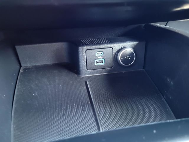 Used 2020 Silver Ford SE image 18