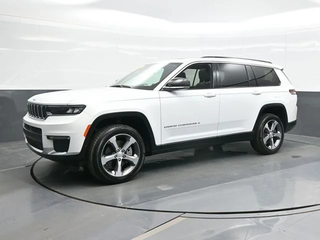 Used 2025 White Jeep Limited image 5