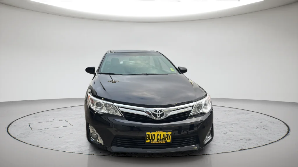 Used 2014 Black Toyota XLE image 2