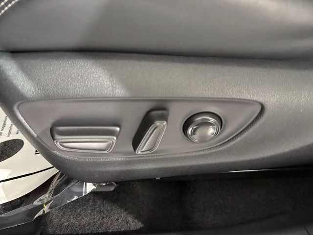Used 2023  Toyota XLE Premium image 22