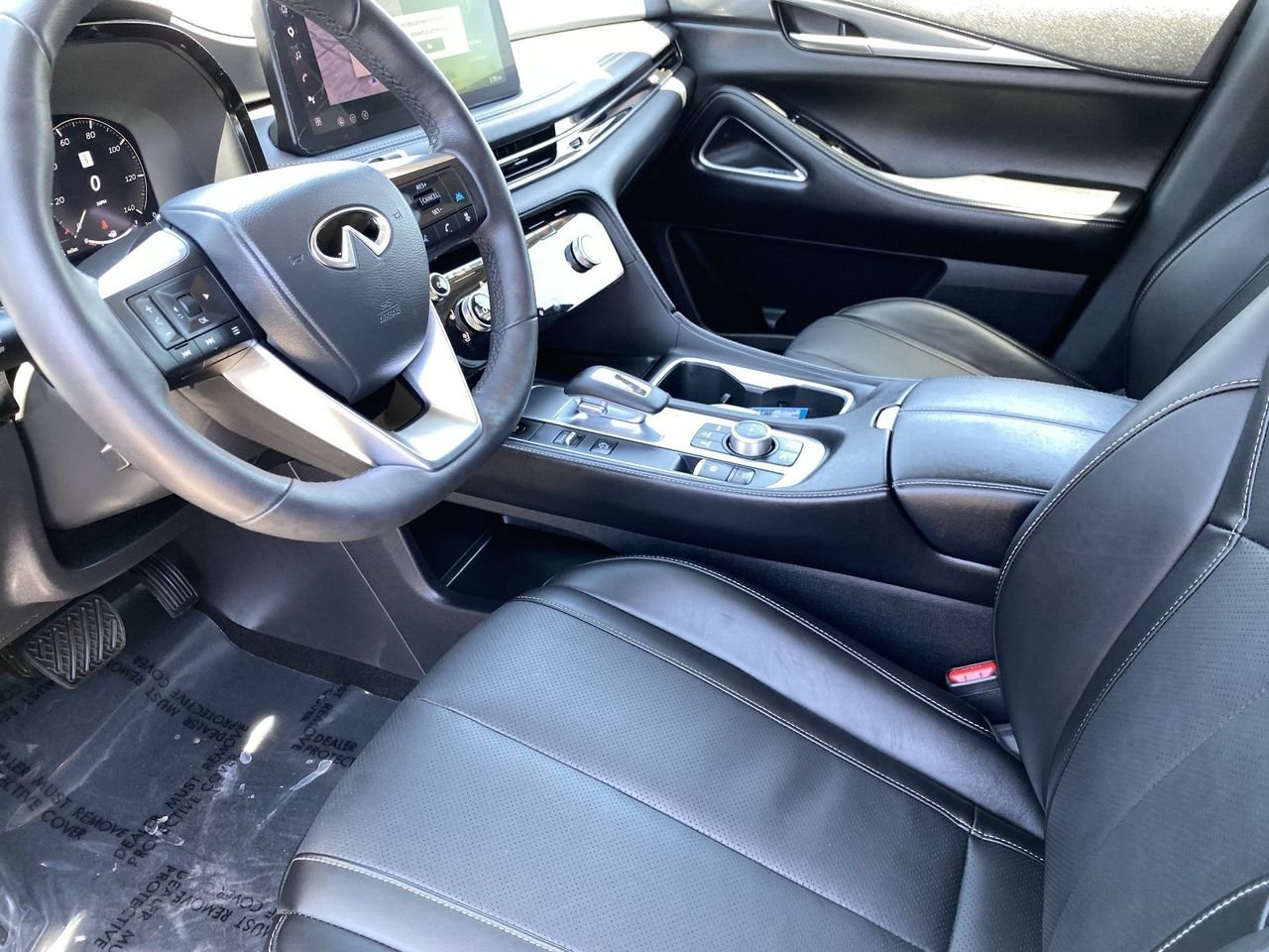 Certified Used 2026 Mineral Black INFINITI LUXE image 30
