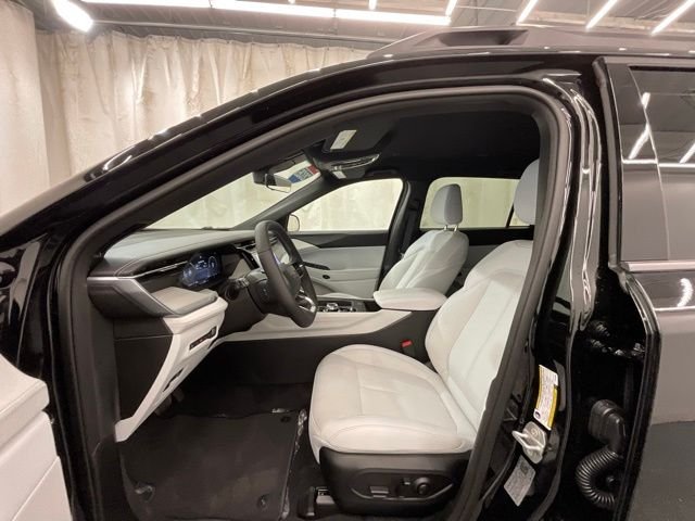 New 2026 Diamond Black Crystal Pearl-Coat Exterior Paint Jeep Laredo image 10