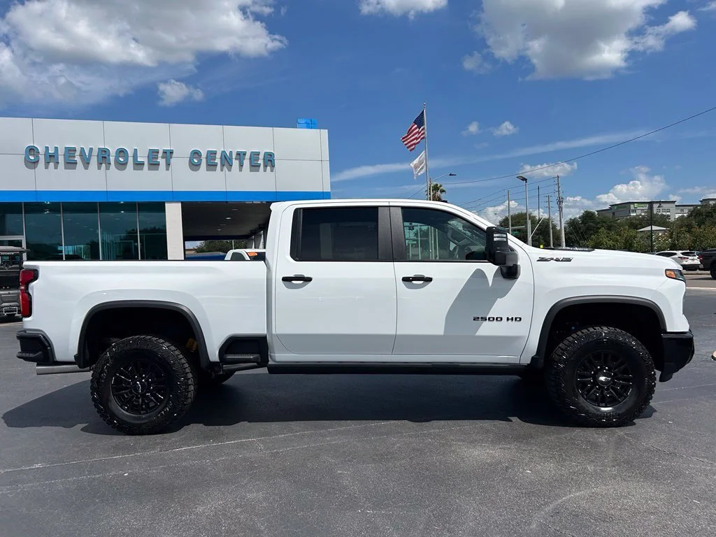 2026 Chevrolet Silverado 2500 HD ZR2 - Photo 9