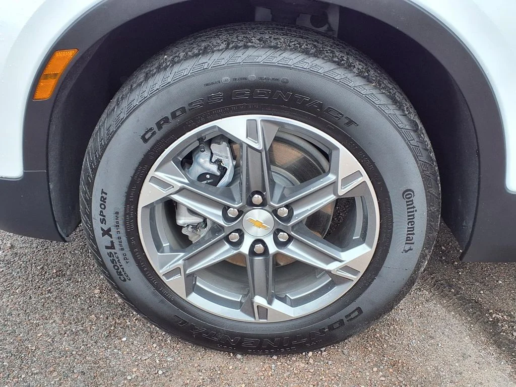 Used 2025 White Chevrolet LT image 22