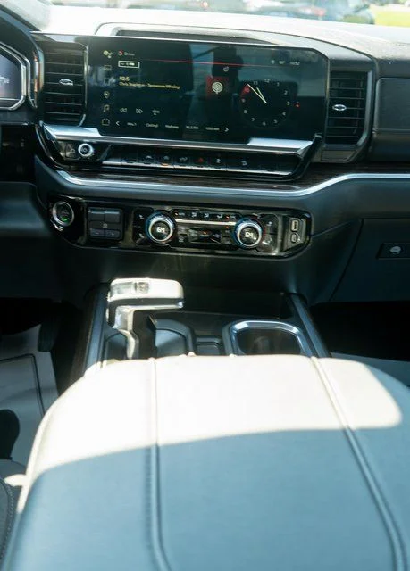 Used 2025 White GMC Elevation image 14