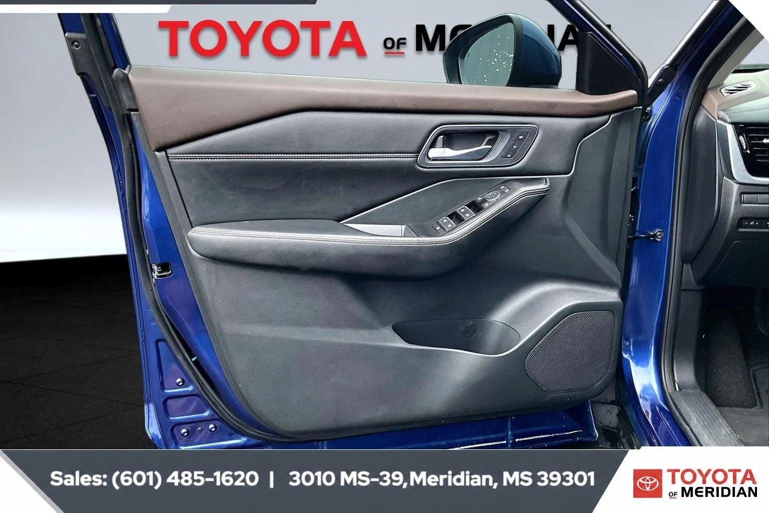 Used 2023 Caspian Blue Metallic Nissan SL image 17