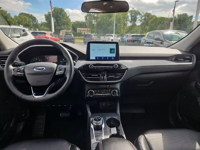 Used 2022  Ford SEL image 13