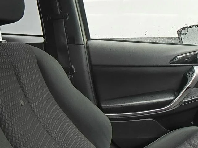 Used 2019 Silver Mitsubishi ES image 34