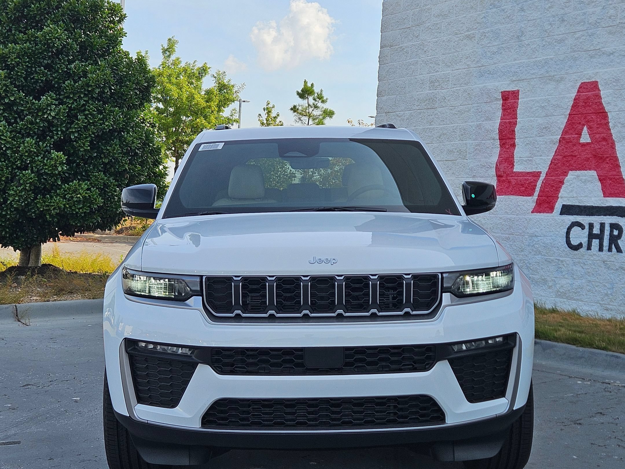 New 2026 Bright White Clear-Coat Exterior Paint Jeep Limited image 2