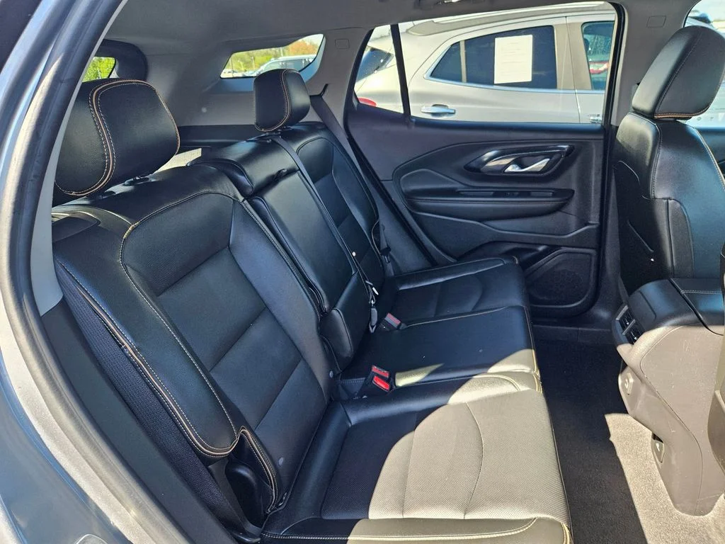 Used 2023 Sterling Metallic GMC AT4 image 28