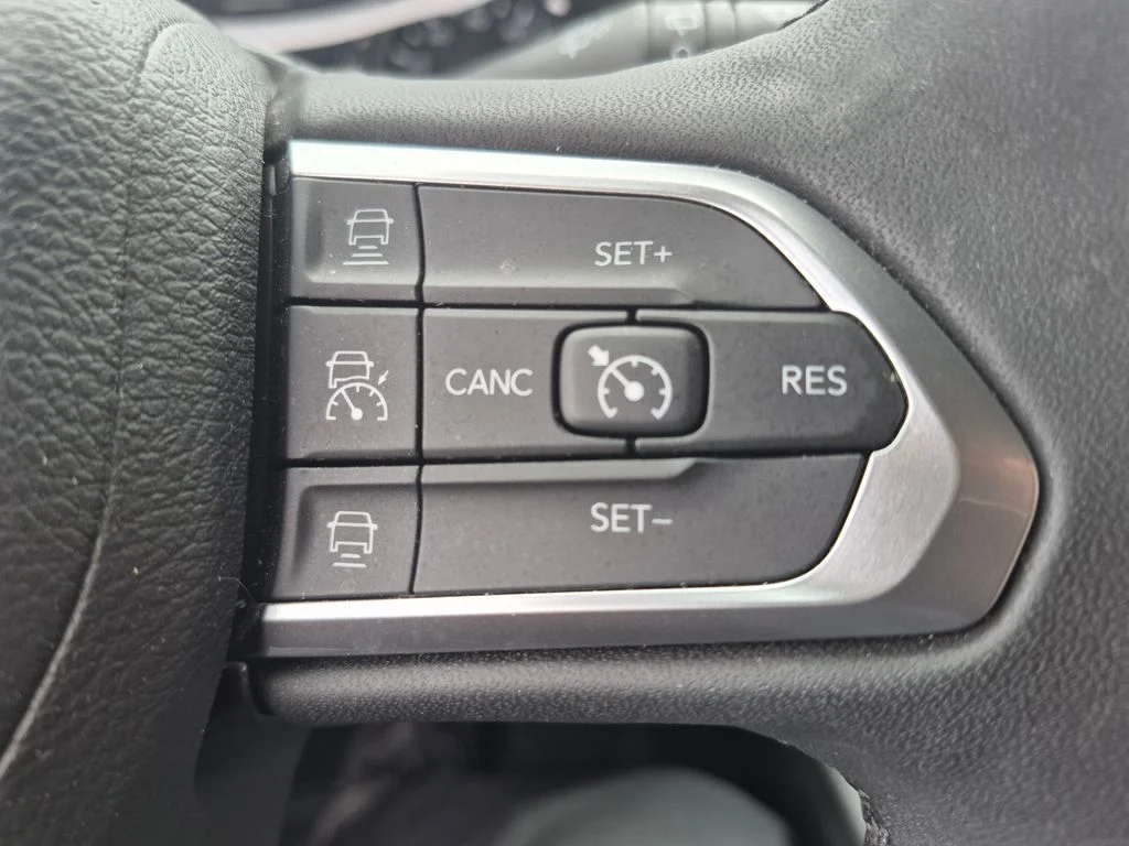 Used 2023 White Jeep Limited image 23