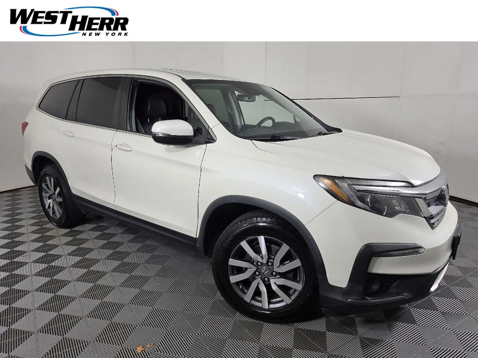 Used 2019 White Diamond Pearl Honda EX-L image 1