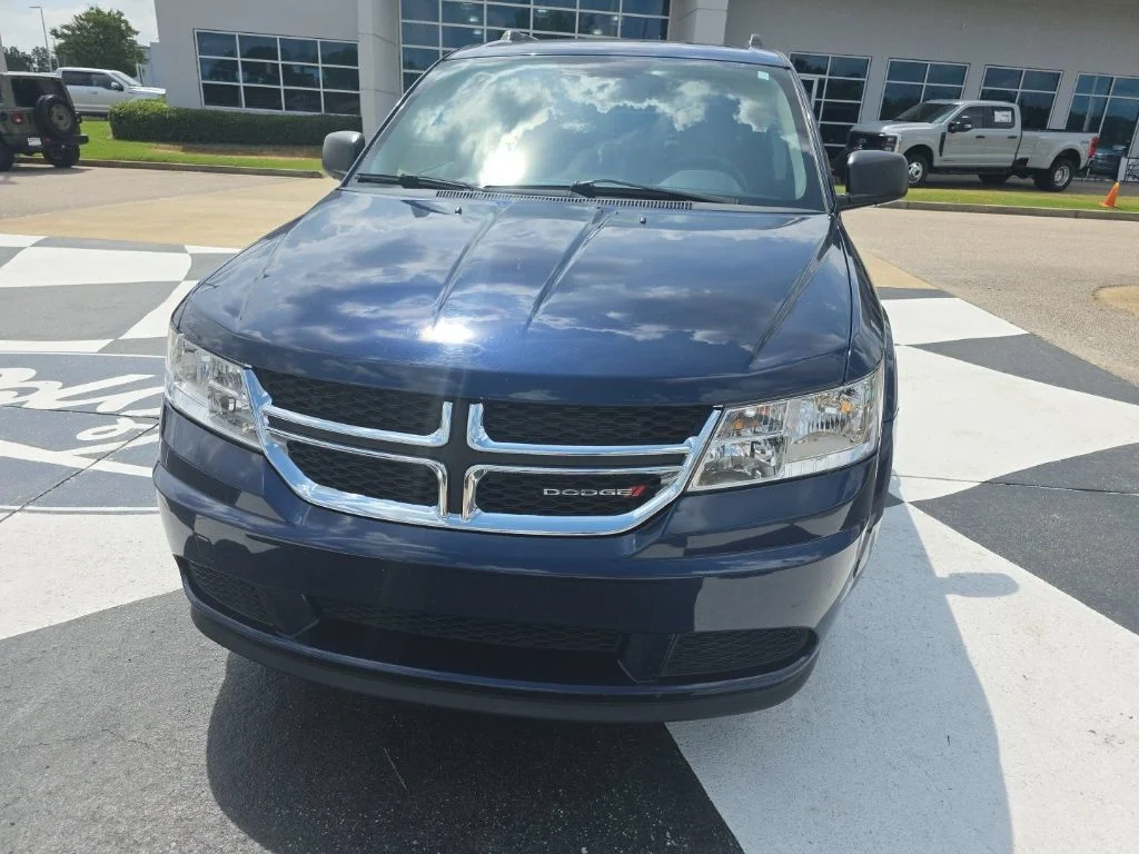 Used 2017 Contusion Blue Pearlcoat Dodge SE image 5