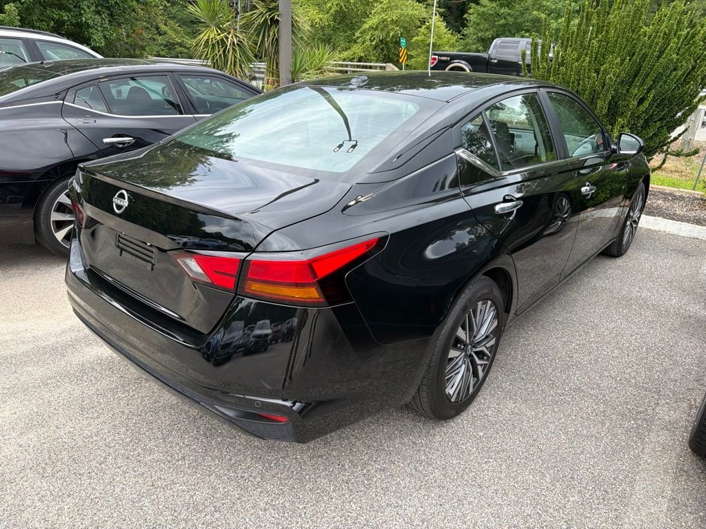 Used 2025 Black Nissan 2.5 SV image 2