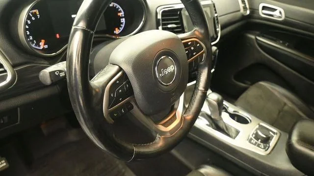 Used 2020 Silver Jeep Altitude image 15
