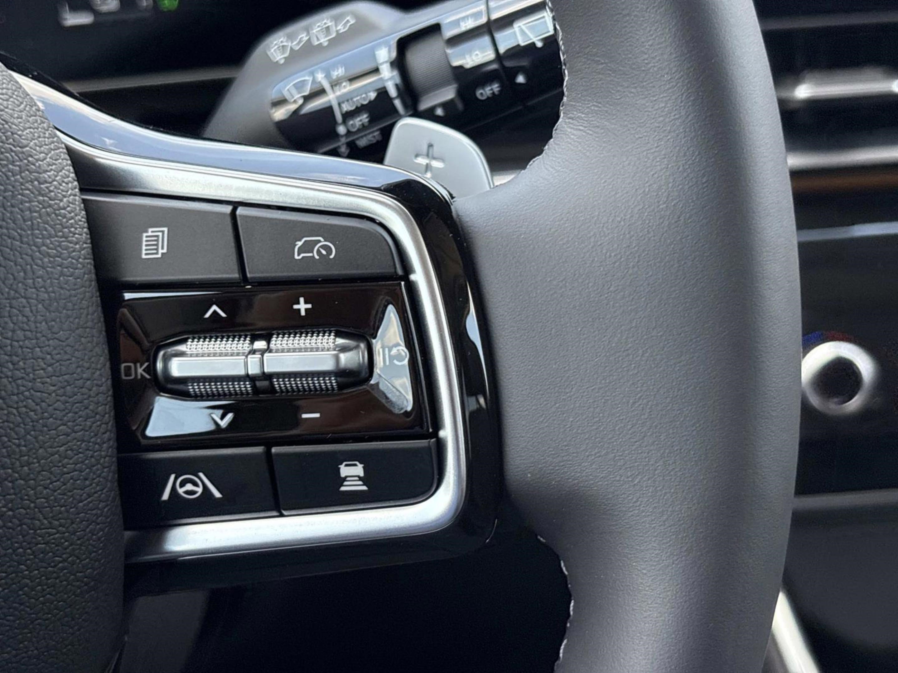 New 2026 Ceramic Silver Kia SX Prestige image 22