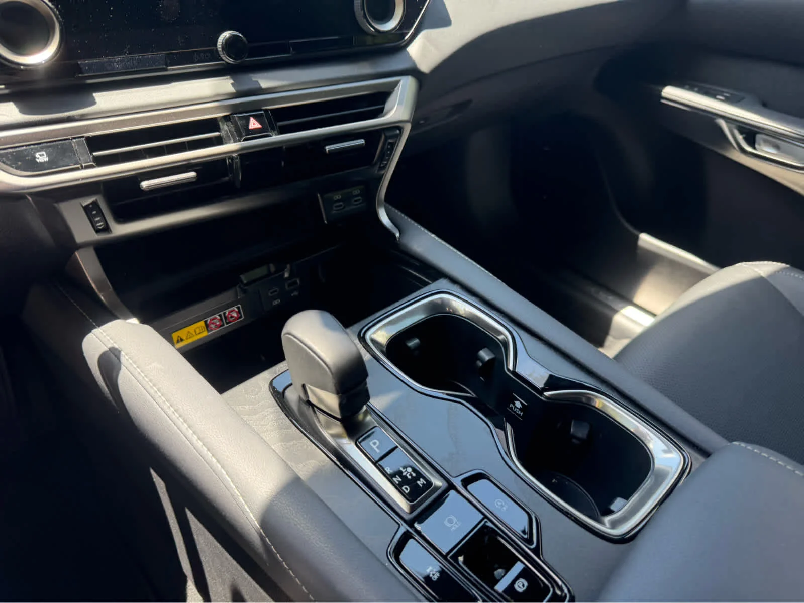 Used 2025 Nori Green Pearl Lexus Premium image 11