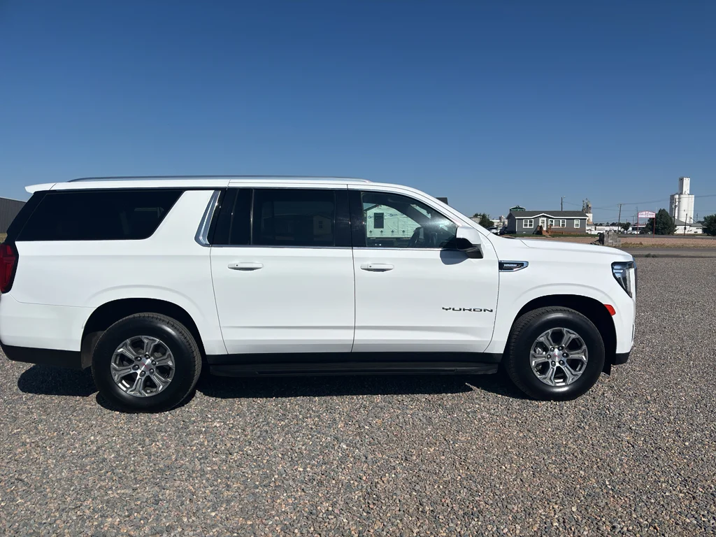 Used 2021 Summit White GMC SLE image 4