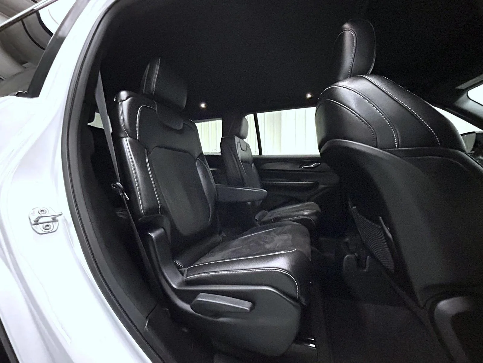 Used 2023 White Jeep Altitude image 18
