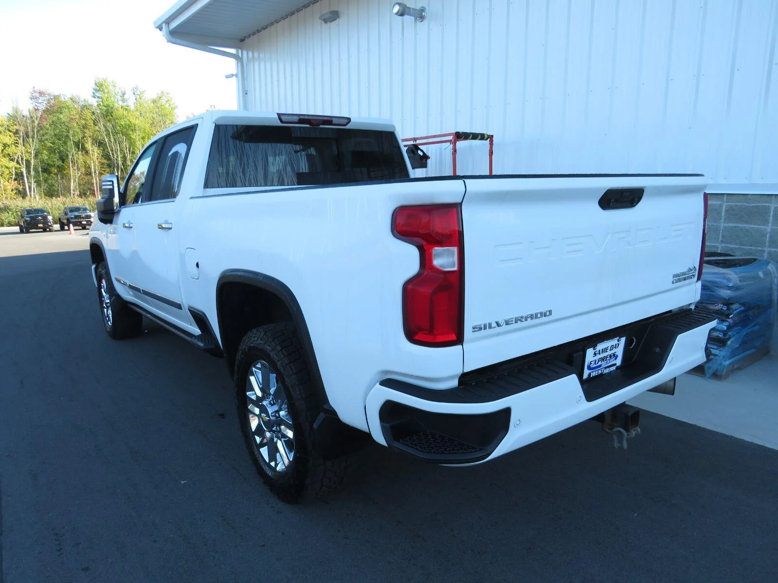 Used 2024 Summit White Chevrolet High Country image 20