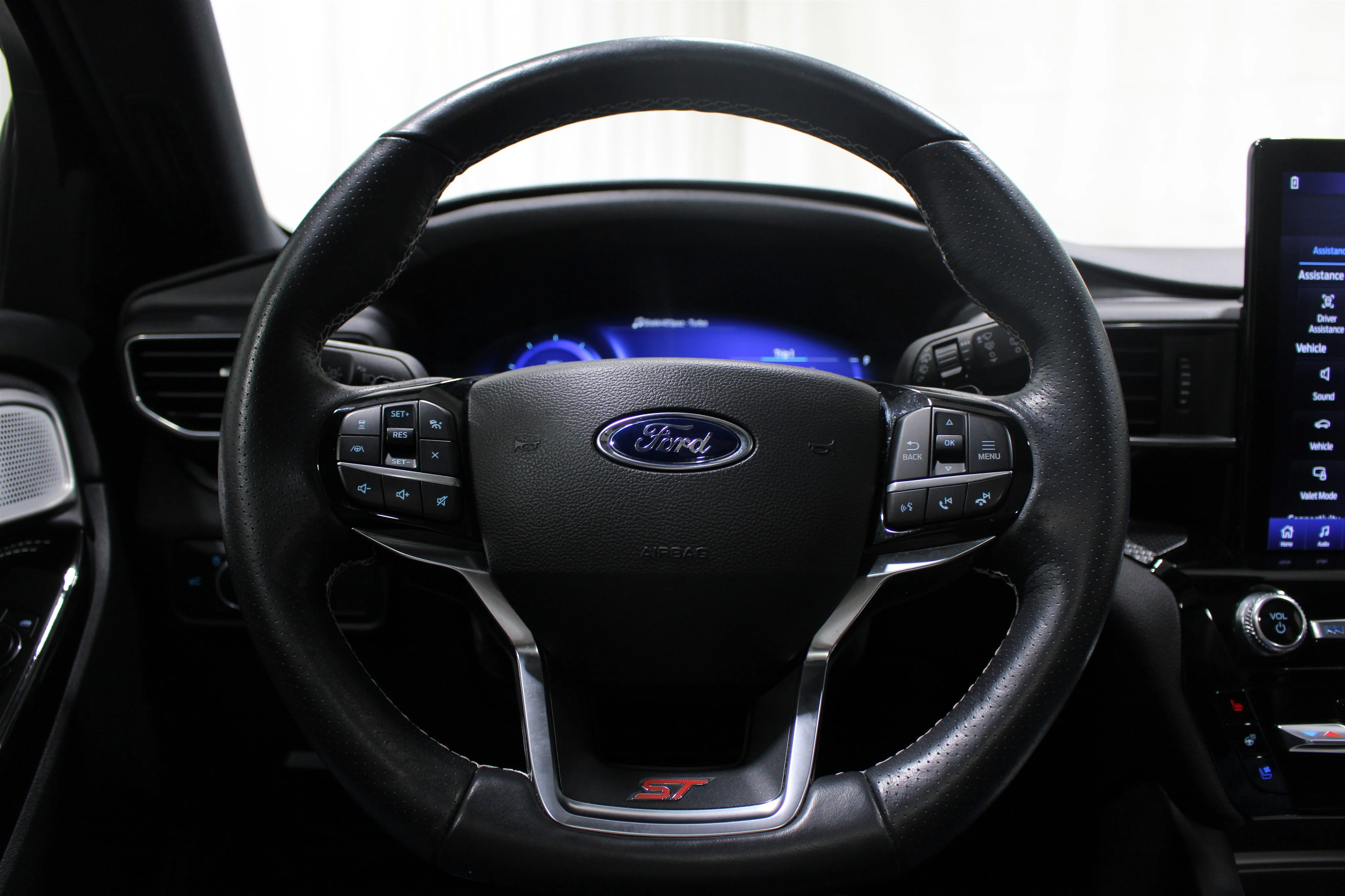 2022 Ford Explorer ST - Photo 10