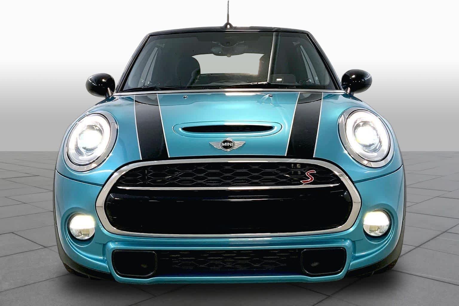 Used 2017 Caribbean Aqua Metallic MINI Cooper S image 3