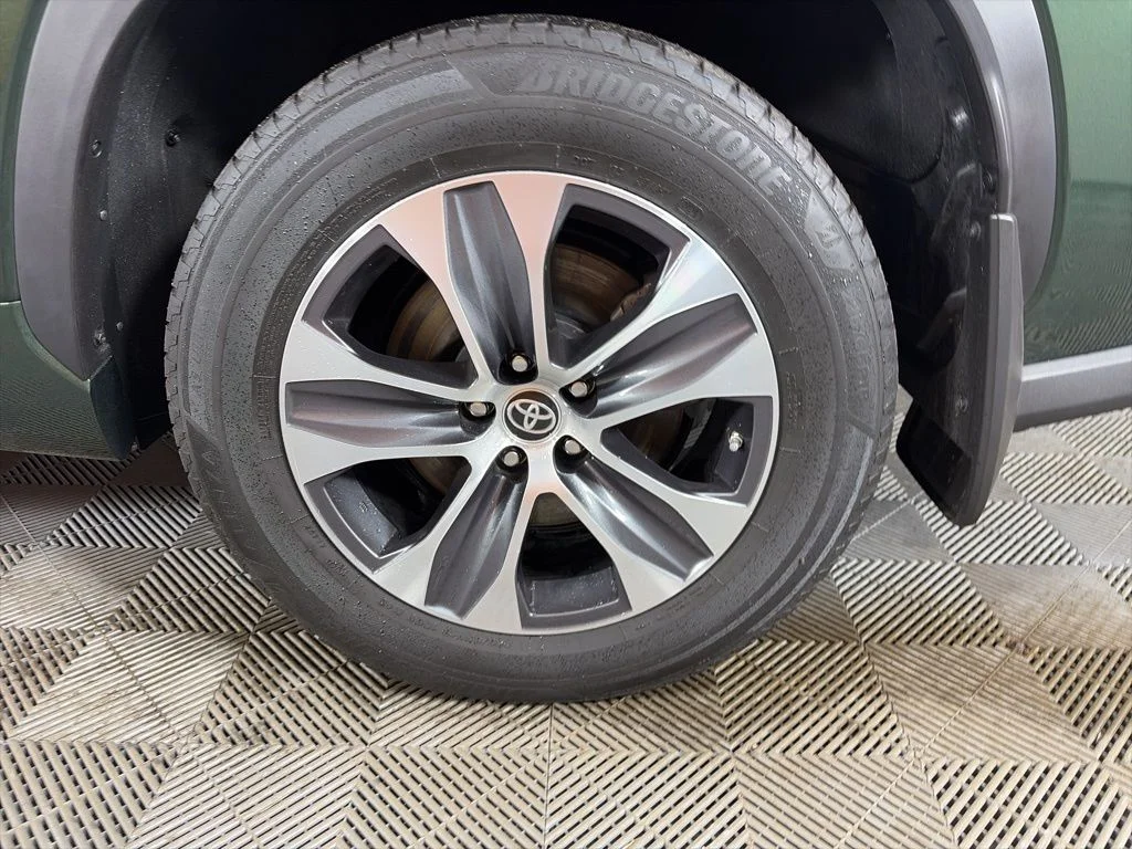 Used 2023  Toyota XLE image 23