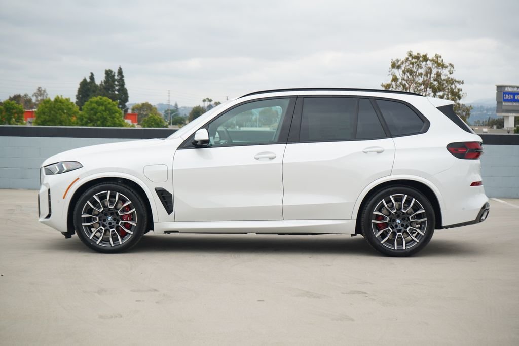 New 2026 Mineral White Metallic BMW xDrive50e image 4
