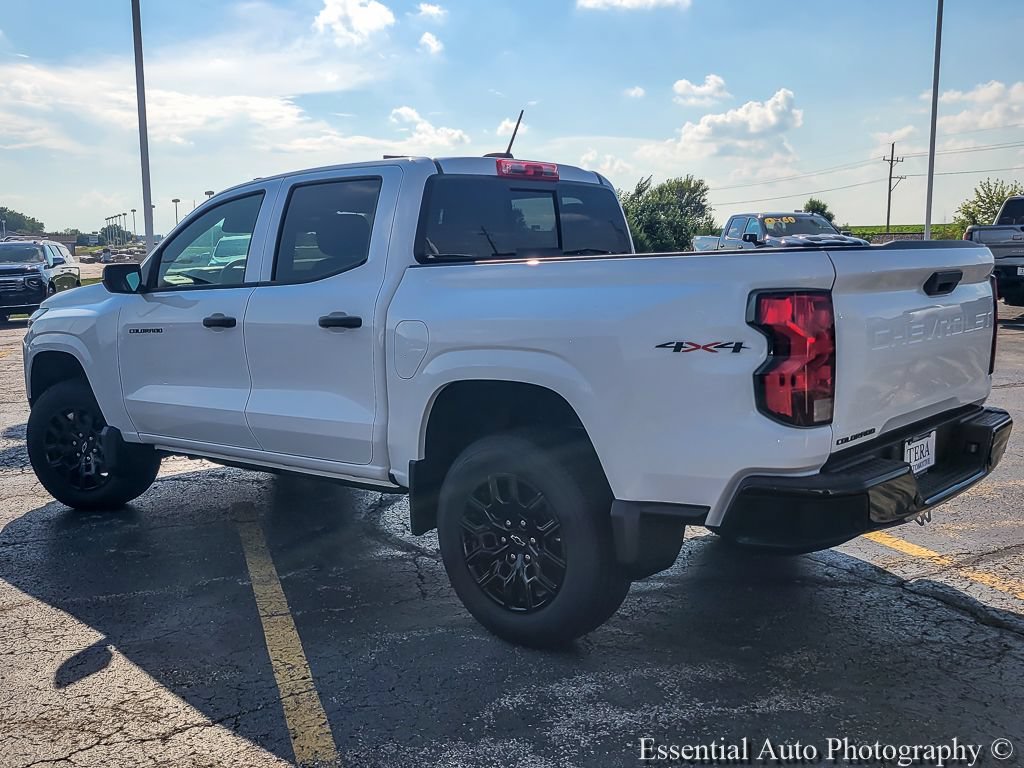 New 2026 Summit White Chevrolet WT image 7