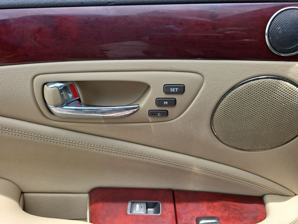 Used 2008  Lexus 460 image 33