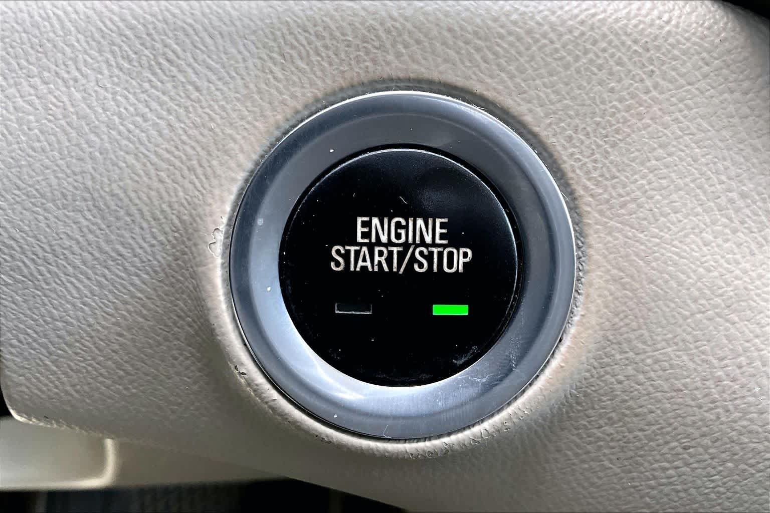 Used 2020 White Frost Tricoat GMC Denali image 33