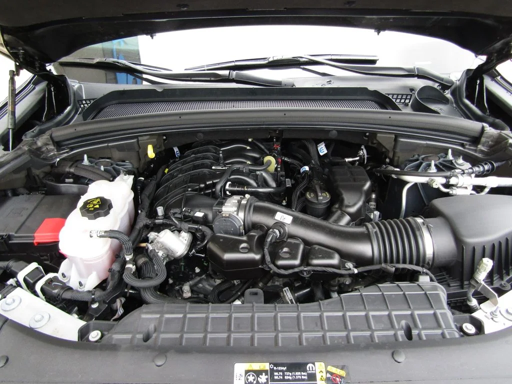 Used 2025 Diamond Black Jeep Altitude image 29