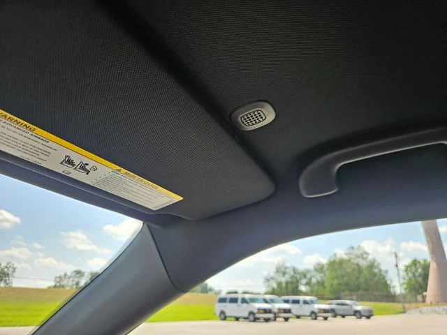 New 2026 Silver Zynith Metallic Clearcoat Jeep Latitude image 21