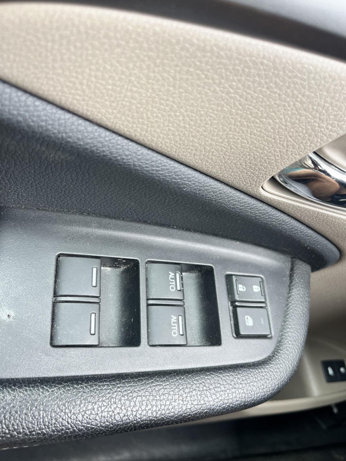 Used 2018 White Diamond Pearl Honda EX-L image 24