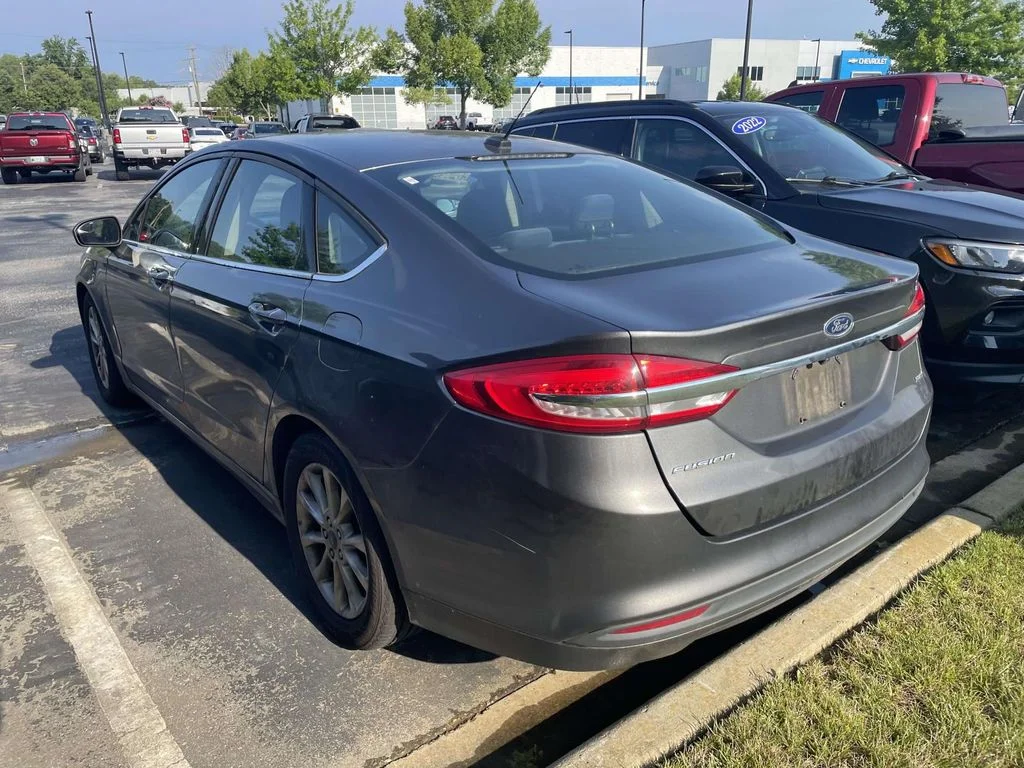 Used 2017 Magnetic Ford SE image 4