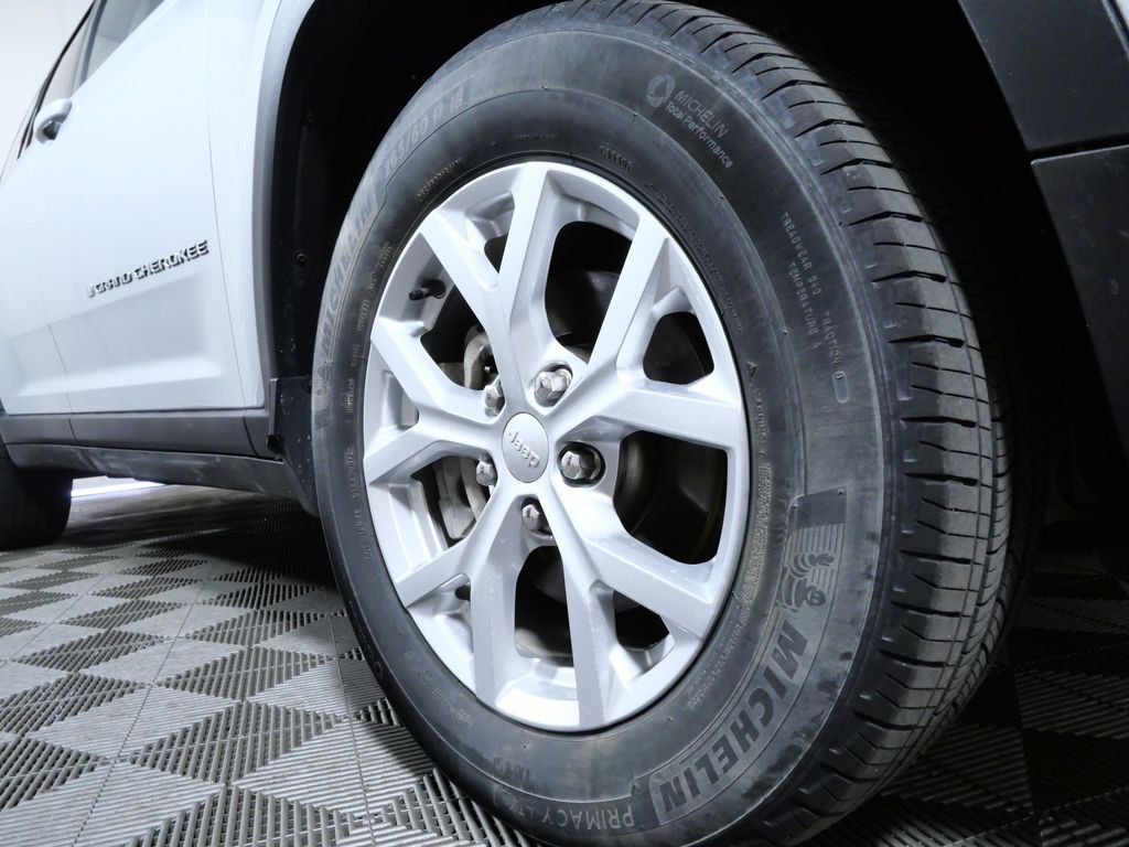 Used 2023 Silver Jeep Limited image 2