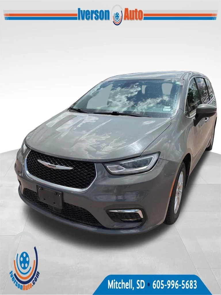 Used 2023 White Chrysler Touring L image 3