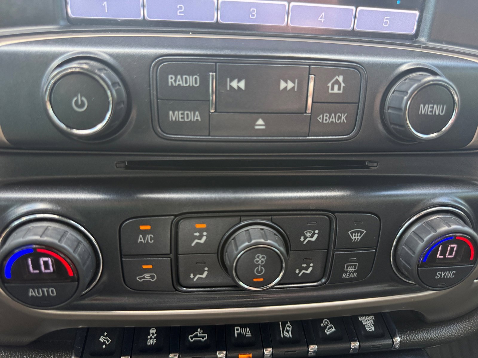 Used 2019 WHITE FROST TRICOAT GMC Denali image 18