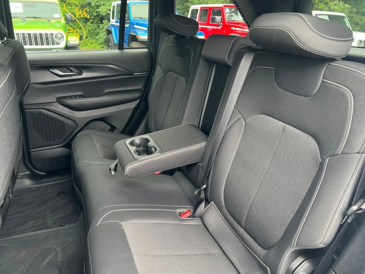 Used 2025 White Jeep Laredo X image 18