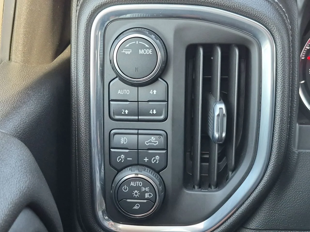 Used 2021 SUMMIT WHITE Chevrolet LT Trail Boss image 17