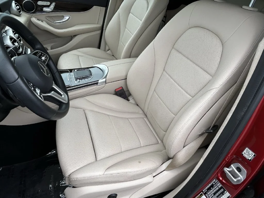 Used 2021 designo Cardinal Red Metallic Mercedes-Benz GLC 300 image 19