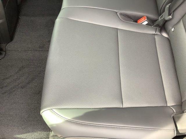 New 2026 Shimmering Silver Hyundai SEL image 11