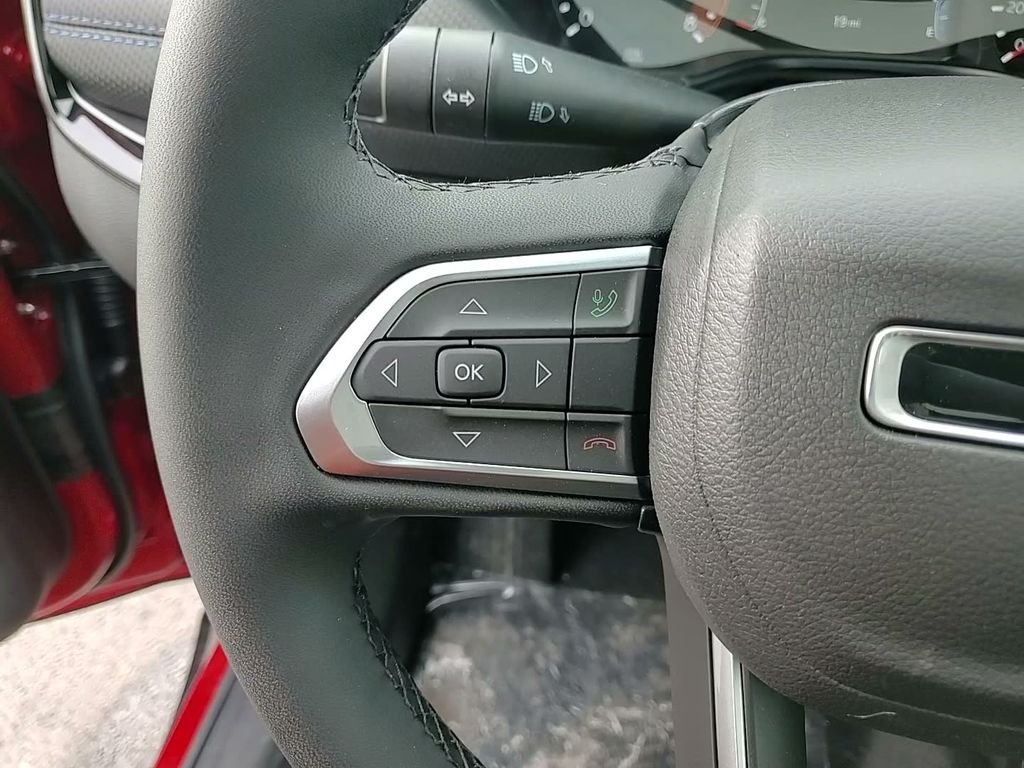 New 2026 Red Hot Pearl-Coat Exterior Paint Jeep Latitude image 16